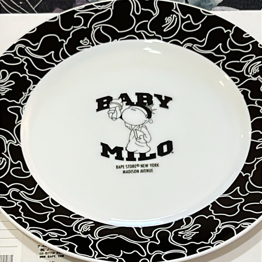 NEW 2020 BAPE A BATHING APE BABY MILO MADISON AVENUE BLACK CERAMIC DINNER PLATE - Picture 3 of 8